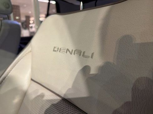 Used 2021 GMC Yukon Denali w/ Denali Premium Package image 19