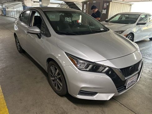 Used 2020 Nissan Versa SV image 2