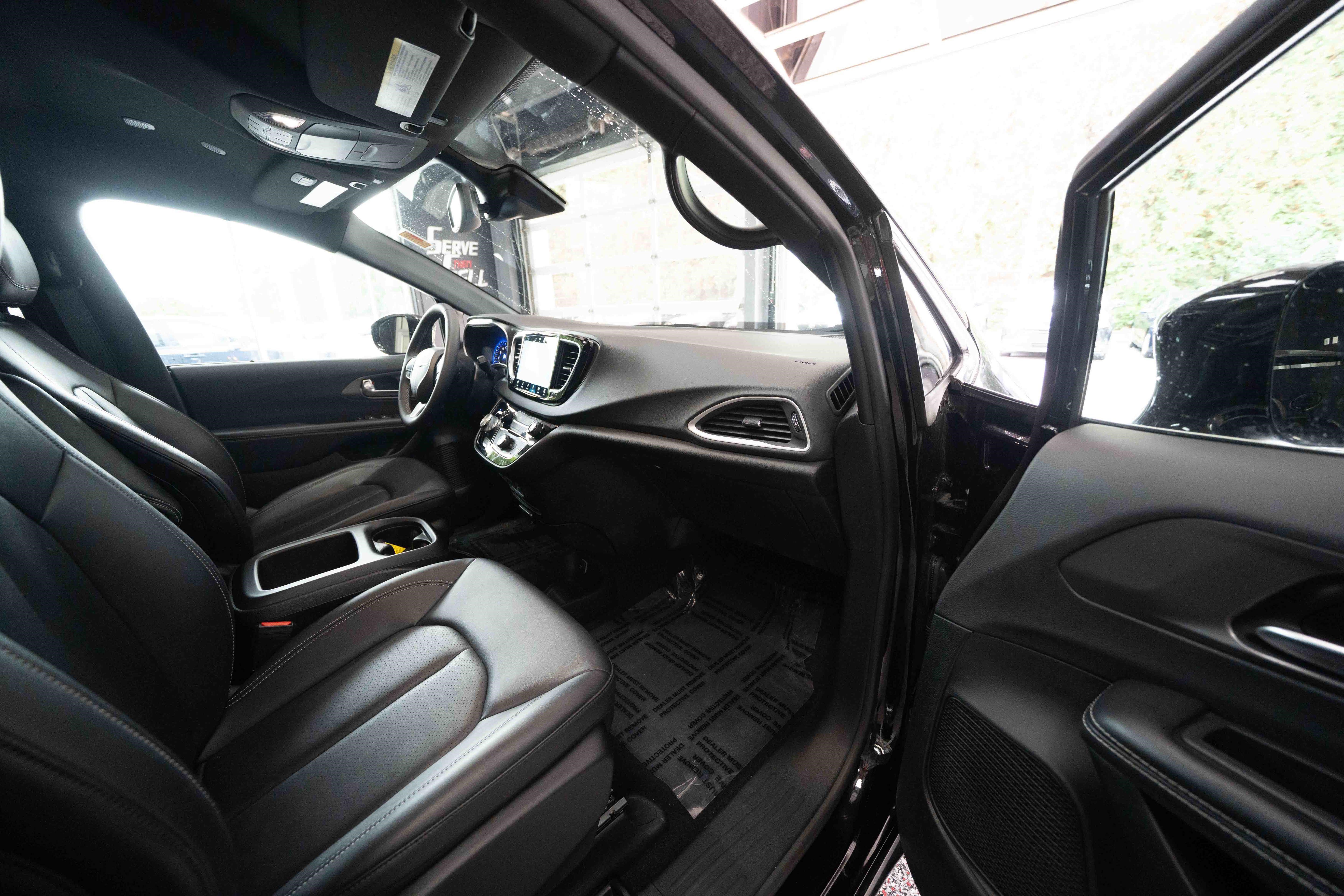 Used 2026 Chrysler Pacifica Select FWD image 26