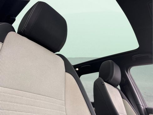 Used 2022 Land Rover Discovery Sport S R-Dynamic image 17