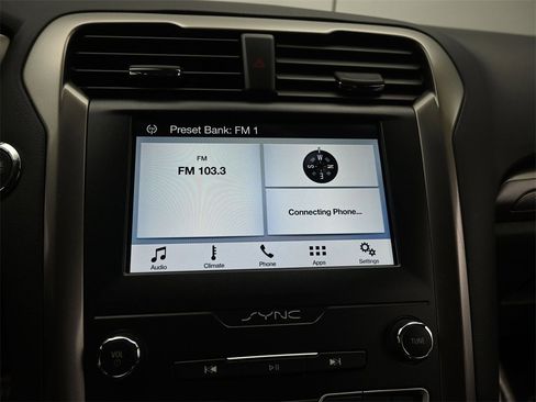 Used 2019 Ford Fusion SE image 24