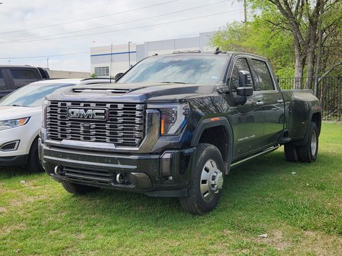 Used 2024 GMC Sierra 3500 Denali Ultimate image 3