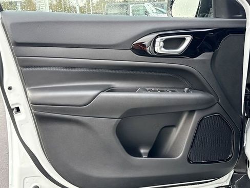 New 2026 Jeep Compass Latitude image 18