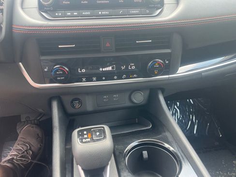 Used 2025 Nissan Rogue SV AWD/4WD image 20