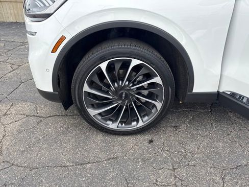 Certified 2023 Lincoln Aviator Reserve w/ Equipment Group 201A image 32