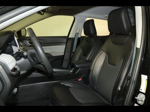 Used 2022 Jeep Compass Latitude AWD/4WD image 15