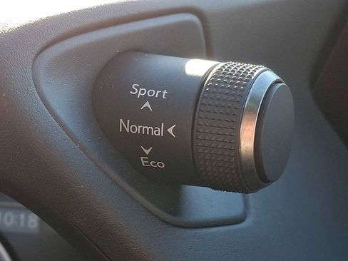 Used 2022 Lexus UX 200 image 21