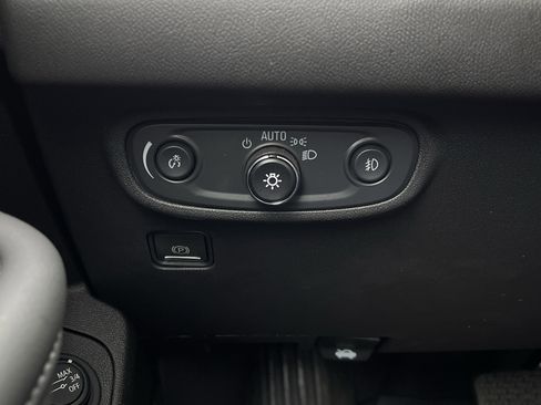 Used 2024 GMC Terrain SLT w/ Infotainment Package II image 22