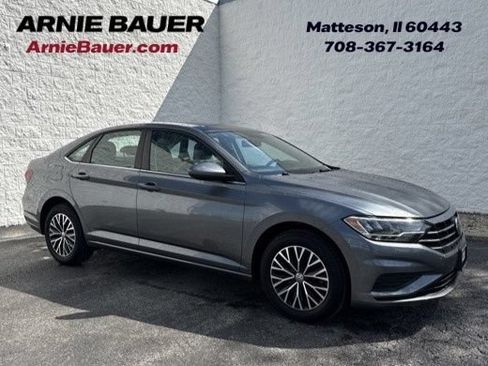 Used 2019 Volkswagen Jetta SE w/ Cold Weather Package FWD image 1