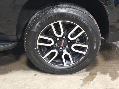 Used 2021 GMC Yukon XL AT4 w/ Technology Package image 34