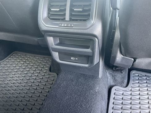 Certified 2022 Volkswagen Taos SE image 23