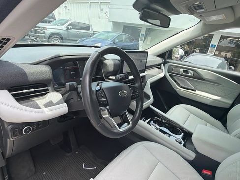 Used 2025 Ford Explorer Platinum w/ Ultimate Package RWD image 9