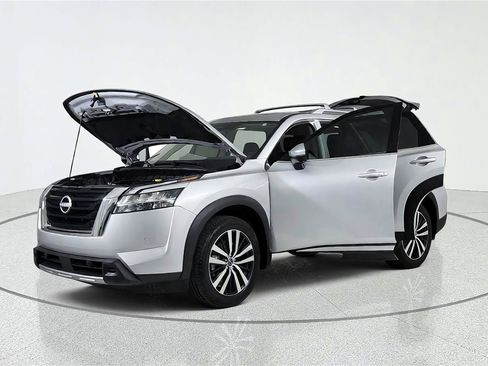 Used 2024 Nissan Pathfinder Platinum FWD image 10