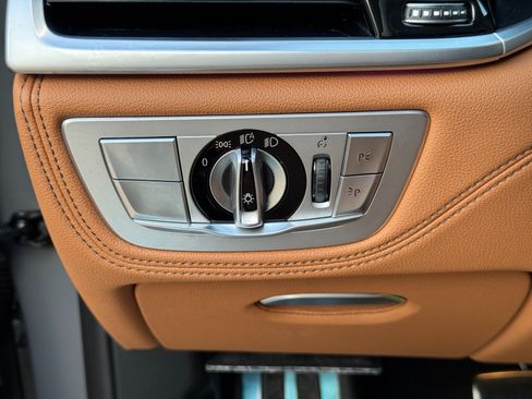 Used 2022 BMW 740i w/ M Sport Package RWD image 19