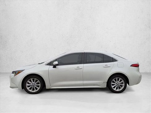 Used 2020 Toyota Corolla XLE image 2