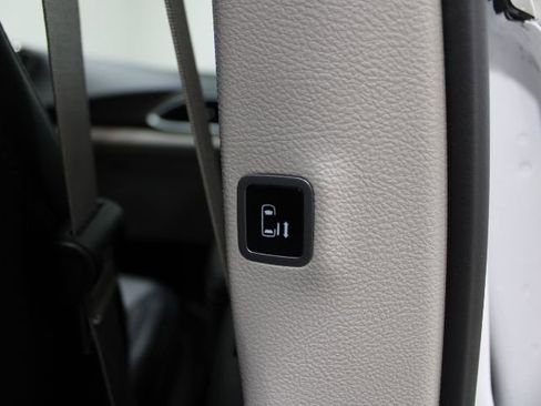 Used 2024 Chrysler Pacifica Touring-L FWD image 51