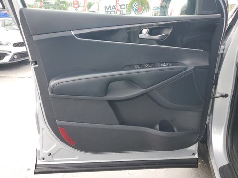 Used 2017 Kia Sorento LX image 13