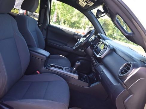 Used 2018 Toyota Tacoma TRD Off-Road AWD/4WD image 13