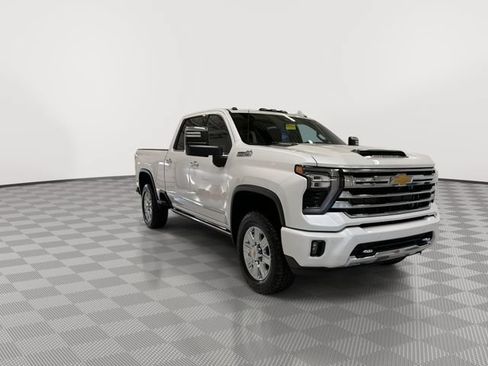 Used 2024 Chevrolet Silverado 2500 High Country w/ Technology Package AWD/4WD image 2