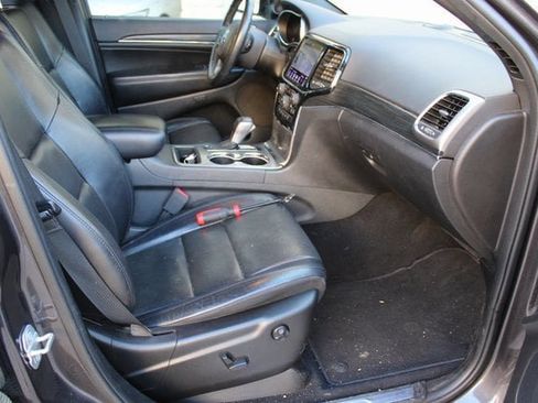 Used 2019 Jeep Grand Cherokee Limited w/ Luxury Group II image 17