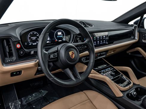 Certified 2025 Porsche Cayenne image 13