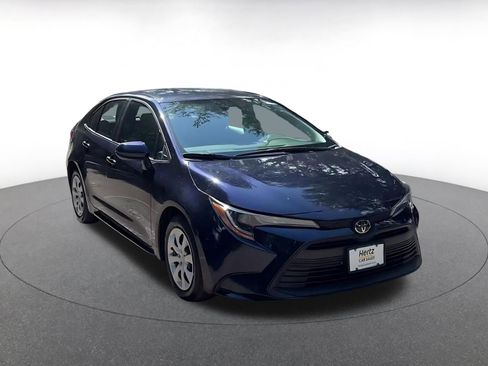 Used 2025 Toyota Corolla LE FWD image 3