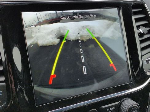 Used 2022 Jeep Grand Cherokee Laredo X image 29