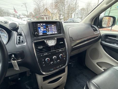 Used 2015 Chrysler Town & Country LX image 23