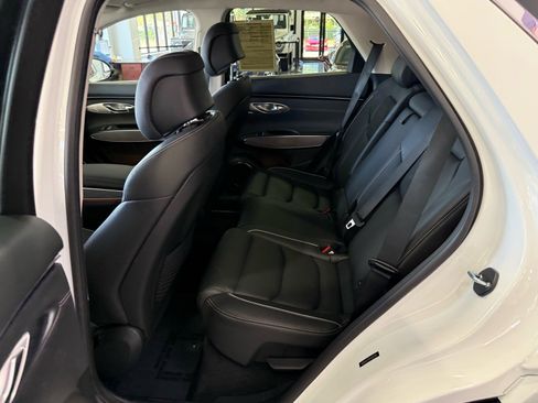 Used 2025 Genesis GV70 2.5T w/ Advanced Package image 43