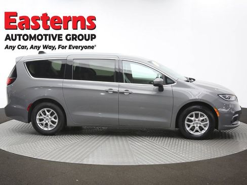 Used 2023 Chrysler Pacifica Touring-L FWD image 48