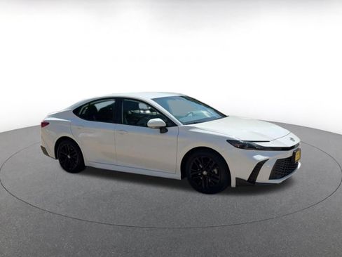 Used 2026 Toyota Camry SE FWD image 2