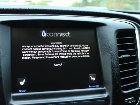 Used 2015 Chrysler 200 C w/ Navigation & Sound Group I image 28