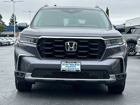 Certified 2025 Honda Pilot Touring image 8