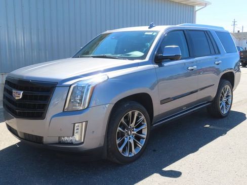 Used 2020 Cadillac Escalade Premium Luxury w/ Escalade Sport Edition AWD/4WD image 8