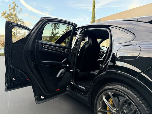 Used 2023 Porsche Cayenne Turbo S image 46