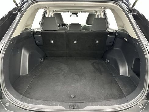 Used 2019 Toyota RAV4 XLE AWD/4WD image 23