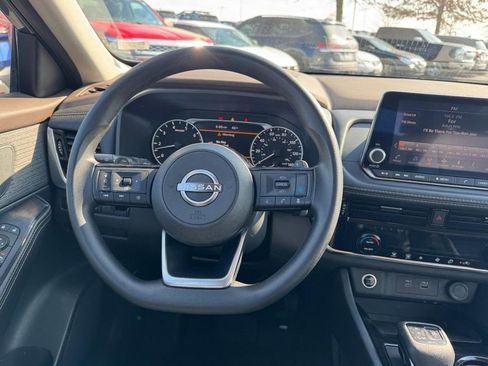 Used 2023 Nissan Rogue SV image 12