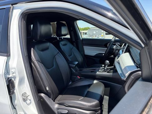 Used 2025 Jeep Compass Limited AWD/4WD image 36