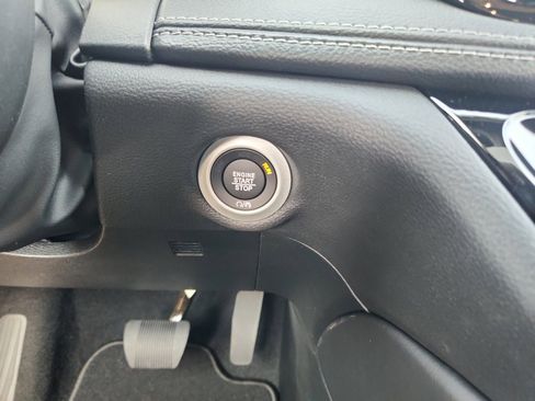 New 2027 Chrysler Pacifica Limited FWD image 17