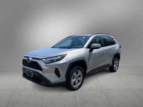 Used 2025 Toyota RAV4 XLE w/ Convenience Package image 4