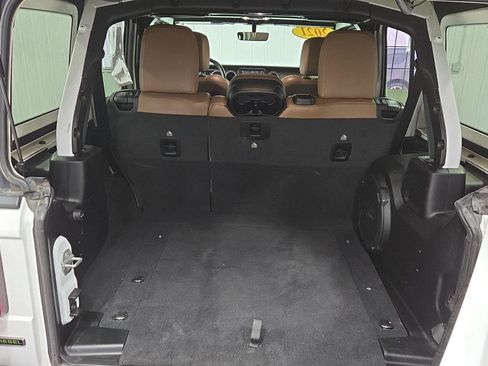 Used 2021 Jeep Wrangler Unlimited Rubicon AWD/4WD image 16
