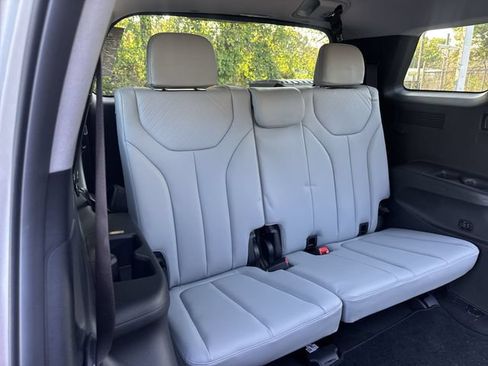 Used 2025 Hyundai Palisade SEL FWD image 12