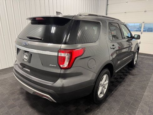Used 2017 Ford Explorer XLT w/ XLT Technology Feature Bundle AWD/4WD image 3