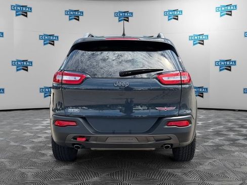 Used 2016 Jeep Cherokee Trailhawk w/ Comfort/Convenience Group AWD/4WD image 4