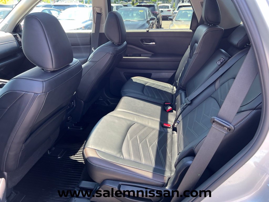 Used 2025 Nissan Pathfinder Platinum w/ Cargo Package AWD/4WD image 21