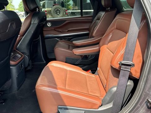 Used 2025 Lincoln Navigator Reserve AWD/4WD image 9