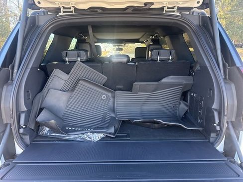 Used 2025 Ford Expedition Platinum w/ Stealth Appearance Package image 4