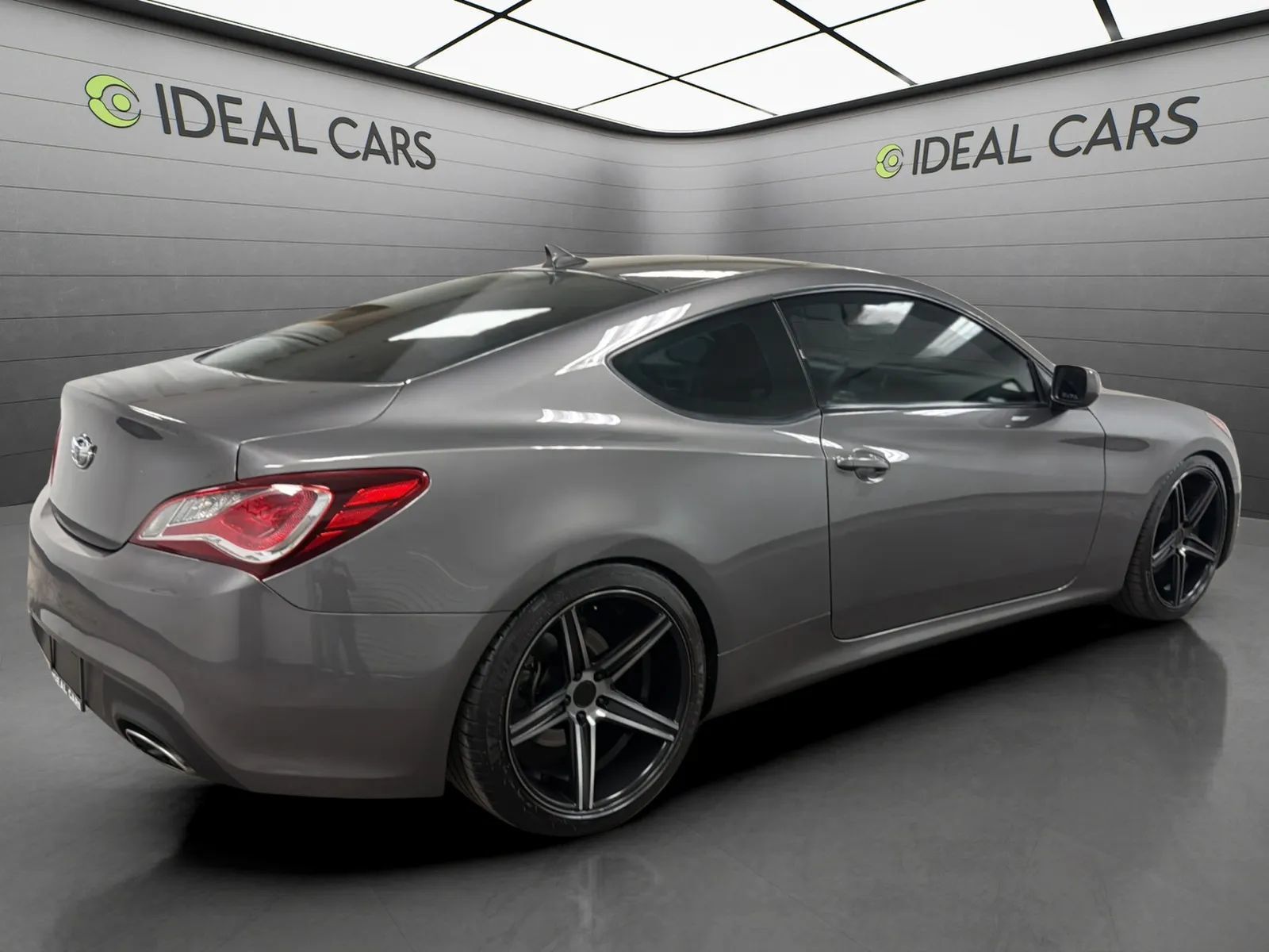 Used 2013 Hyundai Genesis 2.0T RWD image 5
