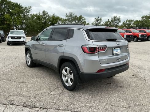 Used 2019 Jeep Compass Latitude AWD/4WD image 3