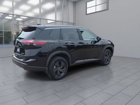 Certified 2026 Nissan Rogue SV AWD/4WD image 8
